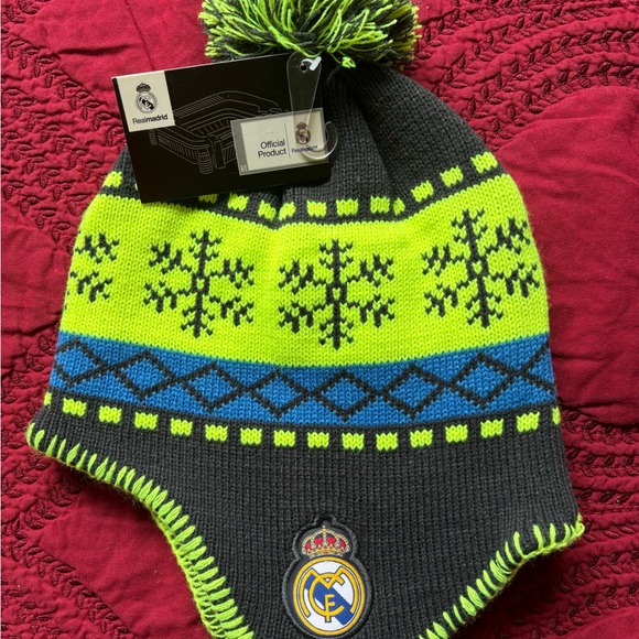 OFFICIAL REAL MADRID BEANIE , 100% ACRYLC - Picture 4 of 5